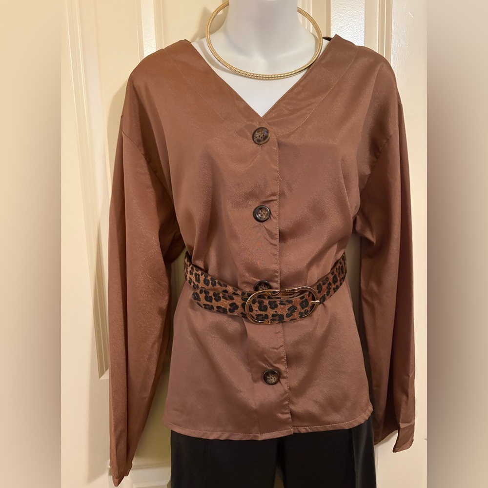 Button-Up Women's, size 3XL, 
I think XXL see measurements  belt not included. - Picture 2 of 10